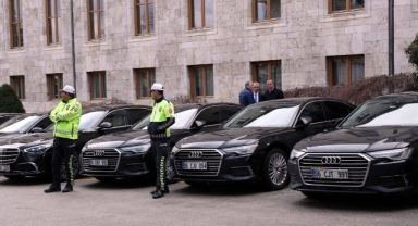 Tedbirler kâğıt üzerinde kaldı: Meclis’e 57 lüks araç