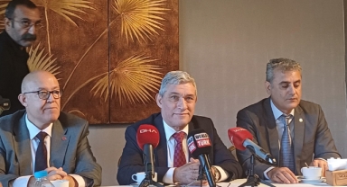 Vatan Partisi İzmir İl Başkanı Dr. Serhat Bolluk, İzmir Büyükşehir Belediye Başkan Adaylığını açıkladı