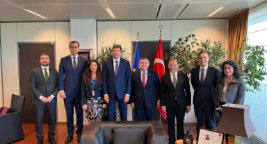 Yerel yöneticilere ve Avrupa Parlamentosu üyelerine İzmir’i anlattı