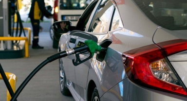 Zam yağmuru dinmiyor: Benzine dev zam yolda 