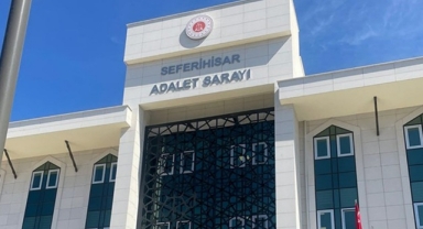 Adliye önünde dehşet saçtı: Tartıştığı eşini göğsünden bıçakladı! 
