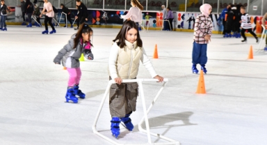 Aşık Veysel Buz Sporları Salonu’nda tatil yoğunluğu