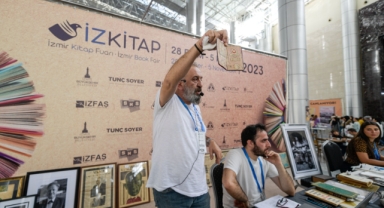 Atatürk’ün imzaladığı “Mebus Defteri” İzmir Büyükşehir Belediyesi arşivine kazandırıldı