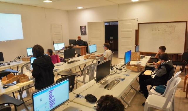 Çeşme’de Robotik Kodlama eğitimleri başladı