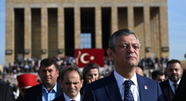 CHP ile Anıtkabir Komutanlığı arasında çelenk krizi