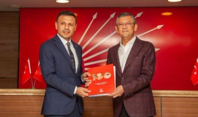 CHP İstanbul İl Başkanı'ndan Özgür Özel'e açık destek