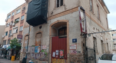 Alsancak'ta tarihi bina yağmur kurbanı 