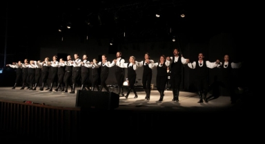 Deli Dumrul oyunu Bodrum Kalesi'nde ayakta alkışlandı