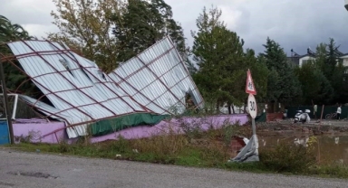 Ege bölgesinde hayat felç oldu: Hortum, sağanak yağış, fırtına…