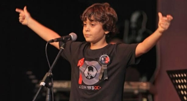 Gençler Atatürk için söyledi