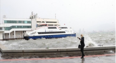 İZDENİZ duyurdu... İzmir'de vapur seferlerine yağmur ve fırtına engeli!