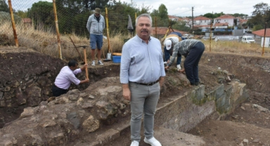 İzmir’de bilinen en eski tiyatro gün yüzüne çıkıyor
