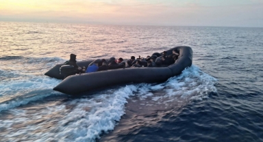 İzmir'de göçmen faciası: İki kişi hayatını kaybetti, 20 kişi kayıp