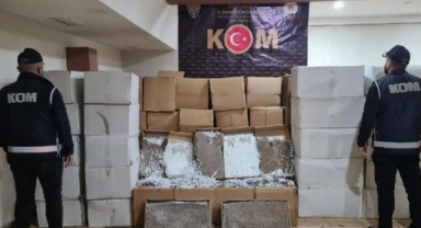 İzmir'de kaçak sigara operasyonu