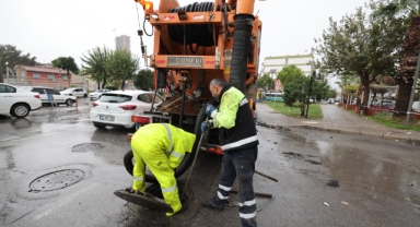 İzmir’de yağmur alarmı: Büyükşehir Belediyesi bin 500 personel ile sahada