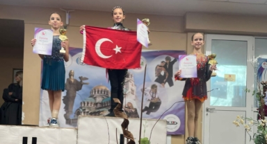 İzmirli sporcular buzdan üç madalya çıkardı