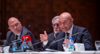 Kemeraltı çarşısı yılbaşına hazırlanıyor