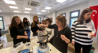 Meslek Fabrikası eğitimlerinde sertifika heyecanı