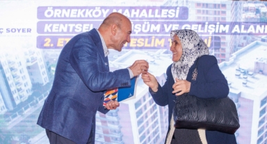 Örnekköy Kentsel Dönüşüm Projesi'nin ikinci etabında tapular dağıtıldı