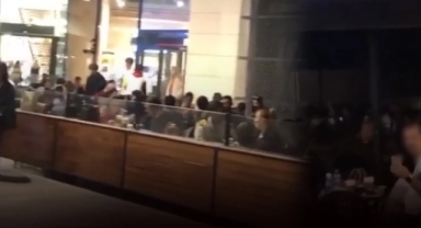 Starbucks'ta oturanları kayda alarak tepki gösterdi: 