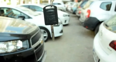 Ucuz araç vaadiyle 400 milyon lira dolandırdılar