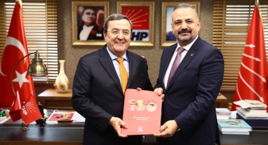 Abdül Batur, İzmir Büyükşehir Belediye Başkanlığı için aday adaylığını açıkladı: 