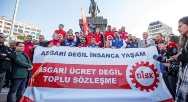 Başkan Soyer emekçilerin hakları için yürüdü