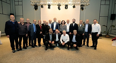 Bayraklı'nın muhtarları Başkan Sandal'ın yanında: 