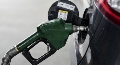 Benzine büyük zam geldi: Fiyatlar, pompaya yansıdı