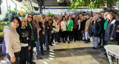 CHP’li Kınay eğitimcilerle Bornova’da yönetime doğrudan katılım modelini paylaştı