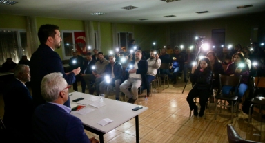 CHP’li Temiz’den telefon ışığında seçim çalışması