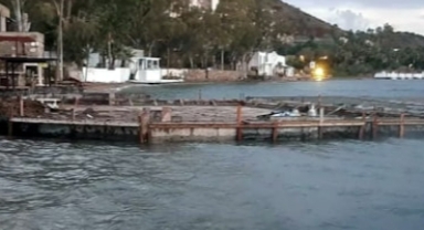 Denizin ortasına dökülen betondan da 'imar barışı' çıktı