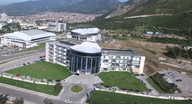 Devlet üniversitesinde para karşılığı kayıt