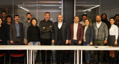 Dr. Buğra Gökce, genç meslektaşlarının fikirlerini dinledi 