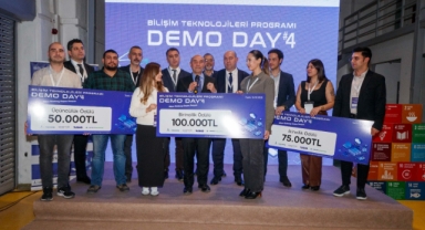 Girişimcilik Merkezi İzmir 2023’ün en başarılı yenilikçi fikirlerini ödüllendirdi