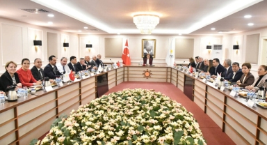 İYİ Parti'de iki farklı haritalı sunum: CHP ile işbirliği halinde 25 il kazanılıyor