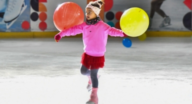İzBB'den engelli vatandaşlara... Buz pistinde kaymayı öğrendiler, madalya aldılar 