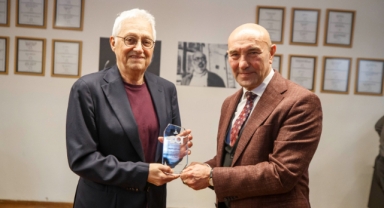 İzmir Büyükşehir Belediyesi’nden Cumhuriyet aydınlarına saygı duruşu