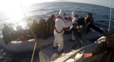 İzmir'de 280 düzensiz göçmen ve 7 organizatör yakalandı
