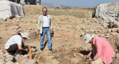 İzmir’de sekiz bin 200 yıllık atölye bulundu: “Burada üst üste kurulmuş 10 köy var”