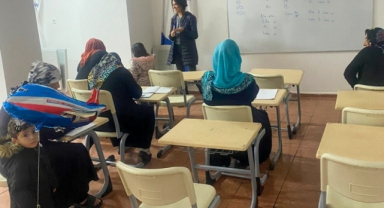 İzmir’in dayanışma noktalarında okuma –yazma eğitimleri başladı