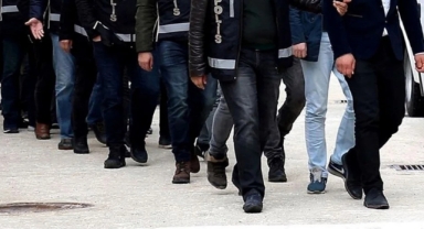 İzmir merkezli dokuz ilde FETÖ operasyonu: 12 kişi gözaltına alındı!