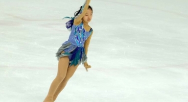 İzmirli Deniz buz pateninde altın madalya kazandı