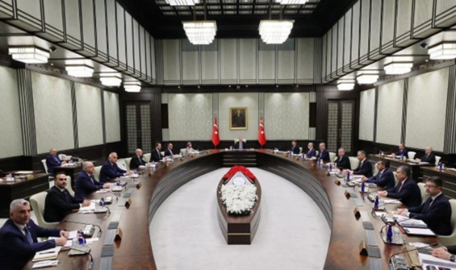 Kabine toplantısı temayül yoklamasına takıldı: Yılın son toplantısı iptal edildi