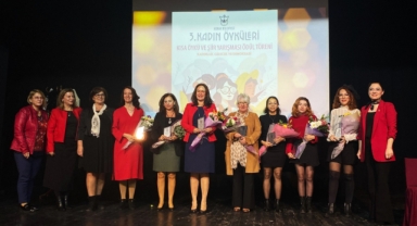 Kadın yazarlar ödüllerine kavuştu