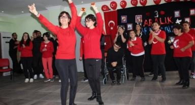 Karşıyaka’da engel tanımayan gençler farkındalık yarattı
