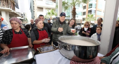 Narlıdere'nin yeni yıl pazarına yoğun ilgi 
