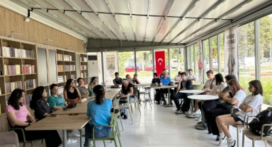 Öğretmen Başkan’dan Bayraklı’ya altı Kitap Kafe: “Kitaplara ulaşmak artık daha kolay”