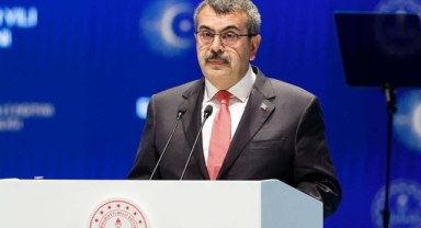 Sanatçılardan Bakan Tekin'in görevden alınması için çağrı