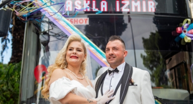 Yolcu taşıdığı otobüsle nikahına geldi